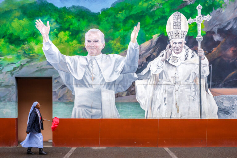 Robert Lie - She-and-The-Popes-Robert-Lie